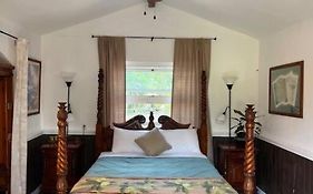 The Red Cottage And Hawaiian Pond Garden Paradise!